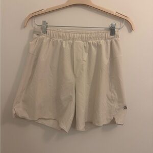 Lululemon Men’s Lined White 7 inch Inseam Athletic Shorts